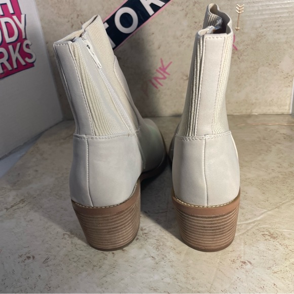 Mid calf cowboy style boots - Picture 5 of 6